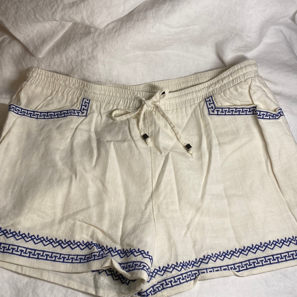 White shorts with embroidered Greek key detail